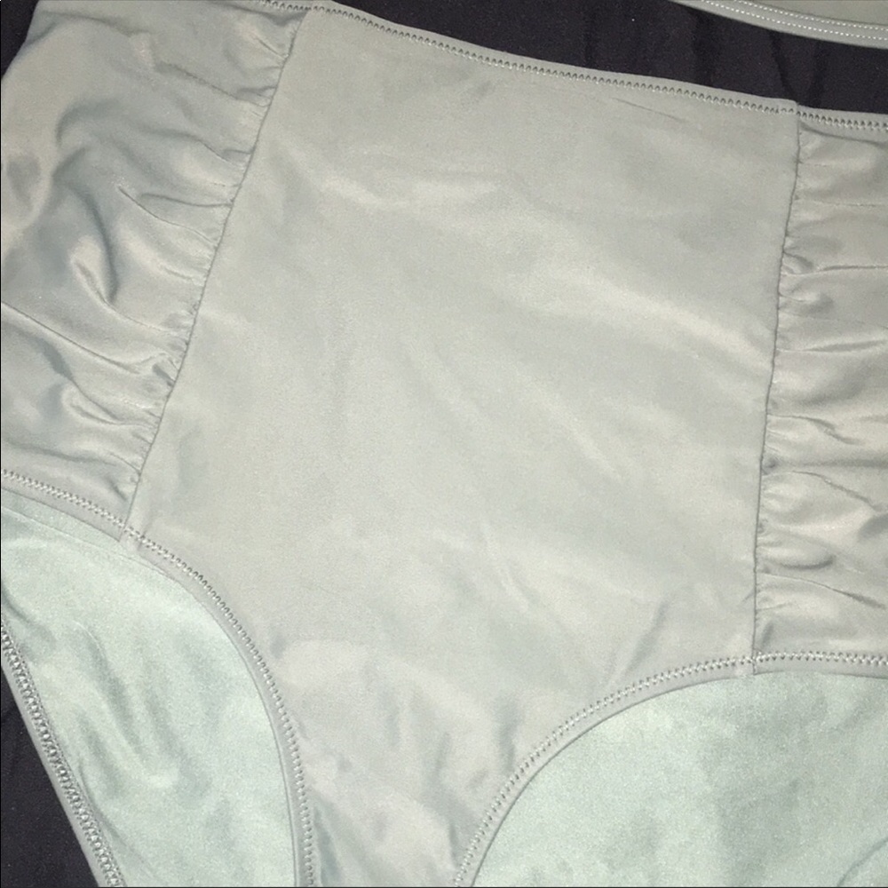 Bundle - Picture 4 of 8